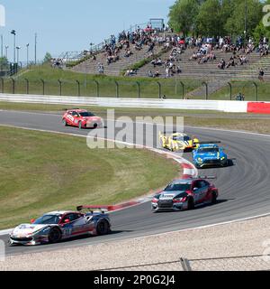 Audi RS3 LMS, Mercedes AMG, SCG003, 24h circuito di Nuerburgring, 24 ore di gara 2017, Eifel, Renania-Palatinato, Germania Foto Stock