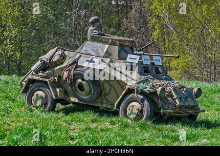 Leichter Panzerspahwagen, WW2 veicolo tedesco di ricognizione blindato leggero, alla rievocazione di una battaglia fittizia del WW2, Jelenia Gora, bassa Slesia, Polonia Foto Stock