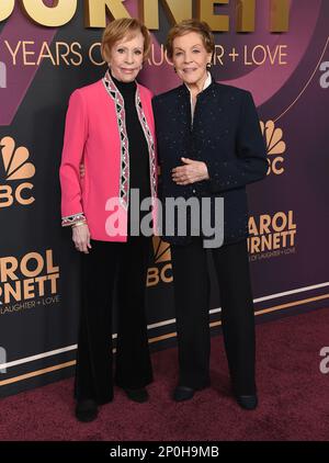 Hollywood, US, 2 marzo 2023, Carol Burnett e Julie Andrews in arrivo sul tappeto rosso per Carol Burnett: 90 anni di risate + amore tenuto ad Avalon Hollywood il 2 marzo 2023 a Hollywood, CA.The NBC Special sarà in onda il 26 aprile 2023. © Lisa OConnor/AFF-USA.com Foto Stock