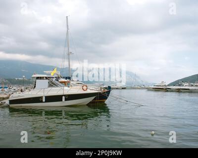 Ormeggio barche di Budva, Montebegro Foto Stock