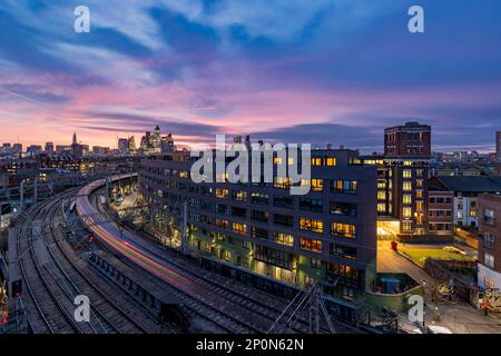 Vista sullo skyline di Londra, City Scape, tramonto serale Foto Stock