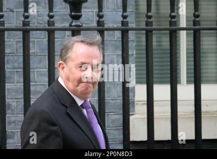 Dr Liam Fox MP (con: North Somerset) lasciando Downing Street dopo una riunione nel 10, febbraio 2023 Foto Stock