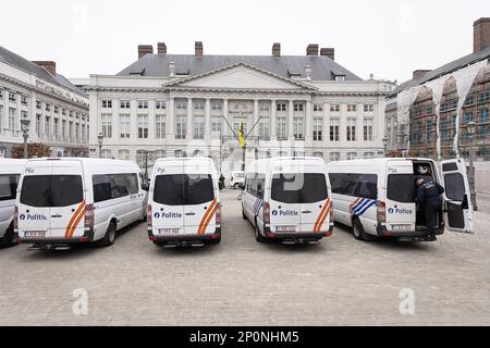 Bruxelles, 03 marzo 2023. L'immagine mostra la polizia in una riunione del consiglio del Ministro del governo fiammingo presso gli uffici del Ministro-Presidente, a Bruxelles, venerdì 03 marzo 2023. FOTO DI BELGA JAMES ARTHUR GEKIERE Foto Stock