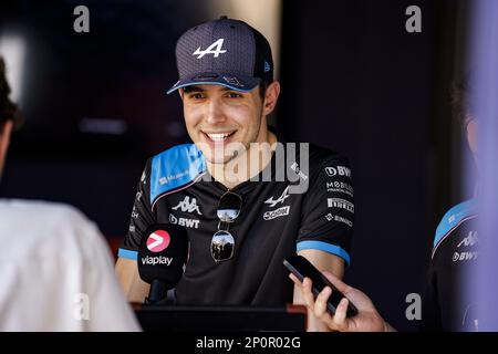 Sakhir, Bahrain - 02/03/2021, OCON Esteban (fra), Alpine F1 Team A523, ritratto durante il Gran Premio di Formula 1 Gulf Air Bahrain 2023, 1st° round del Campionato del mondo FIA Formula uno 2023 dal 2 al 5 marzo 2023 sul circuito Internazionale del Bahrain, a Sakhir, Bahrain - Foto: Xavi Bonilla/DPPI/LiveMedia Foto Stock