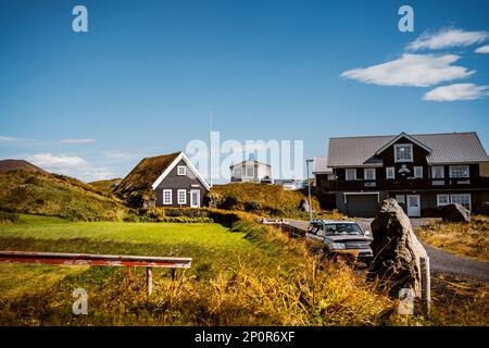 Case tradizionali su Vestmannaeyjar, l'isola di Heimaey, le isole Westman, l'Islanda, la Scandinavia, Europa Foto Stock