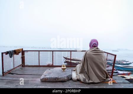 Immagini di Aghori Baba immagini di Aghori sadhu baba indiana in Varanasi 80 immagine di Ghat Varanasi, Utttar Pradesh, India, 29 novembre 2022 Foto Stock