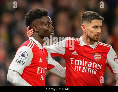 01 Mar 2023 - Arsenal / Everton - Premier League - Emirates Stadium Bukayo Saka dell'Arsenal celebra il suo obiettivo con Jorginho durante la partita della Premier League presso l'Emirates Stadium, Londra. Foto : Mark Pain / Alamy Live News Foto Stock