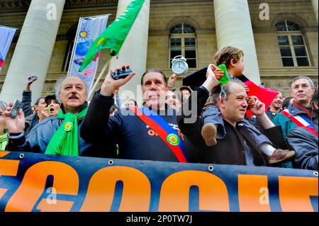 Parigi, Francia, dimostrazione 'Flash Mob' degli ambientalisti francesi per 'svegliare' il presidente francese Sarkozy della sua Resposabilty a prendere azioni concrete per combattere il riscaldamento globale al prossimo clima Sommet a Copenhagen. Politici francesi del partito verde Foto Stock