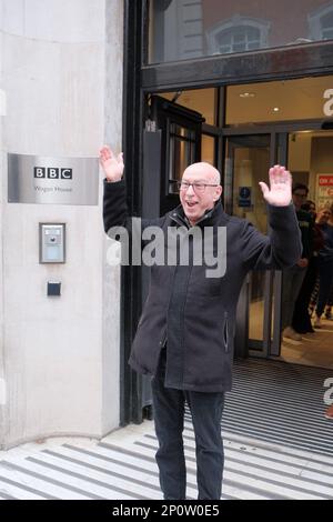 Londra, Regno Unito, 03/03/2023, Ken Bruce lascia la BBC radio 2 per l'ultima volta dopo aver ospitato lo spettacolo di metà mattina per oltre 30 anni. Ken si sposta a Greatest Hits radio e sarà sostituito su radio 2 da Vernon Kay su un Lunedi 15th maggio 2023. Credit Mark Lear / Alamy Live News Foto Stock
