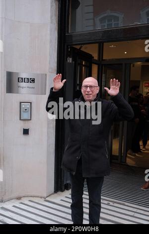 Londra, Regno Unito, 03/03/2023, Ken Bruce lascia la BBC radio 2 per l'ultima volta dopo aver ospitato lo spettacolo di metà mattina per oltre 30 anni. Ken si sposta a Greatest Hits radio e sarà sostituito su radio 2 da Vernon Kay su un Lunedi 15th maggio 2023. Credit Mark Lear / Alamy Live News Foto Stock