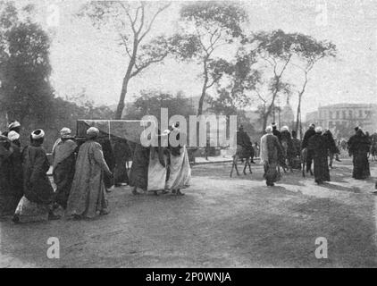 ''un enterrement arabe au Caire; le Nord-Est Africain', 1914. Da "Grande Geographie Bong Illustree", 1914. Foto Stock