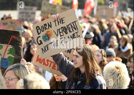 Vienna, Austria. Marzo 03, 2023. Sciopero globale sul clima. Venerdì per il futuro dimostrare a Vienna. Credit: Franz PERC/Alamy Live News Foto Stock