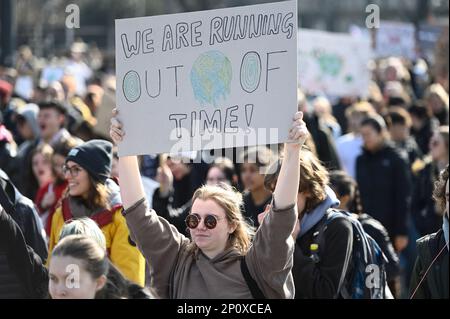 Vienna, Austria. Marzo 03, 2023. Sciopero globale sul clima. Venerdì per il futuro dimostrare a Vienna. Credit: Franz PERC/Alamy Live News Foto Stock