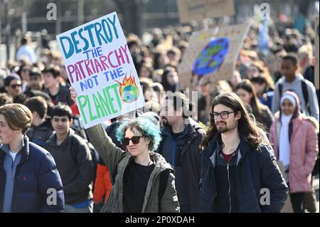 Vienna, Austria. Marzo 03, 2023. Sciopero globale sul clima. Venerdì per il futuro dimostrare a Vienna. Credit: Franz PERC/Alamy Live News Foto Stock