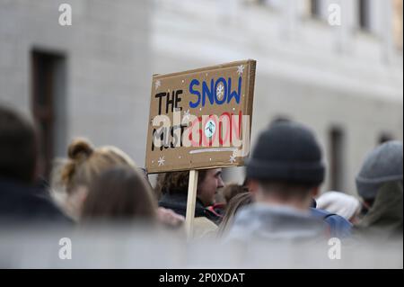 Vienna, Austria. Marzo 03, 2023. Sciopero globale sul clima. Venerdì per il futuro dimostrare a Vienna. Credit: Franz PERC/Alamy Live News Foto Stock