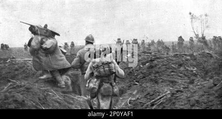 'Les Journees glorieuses de la Somme; la Progression du 12 settembre, a l'est de Clery, vers Feuillaucourt : trois Phases de l'assaut; partage de l'attaque a midi trente : la premiere vago atteint le saule reste debout entre les lignes.', 1916. Da "Collection de la Guerre IV. L'Illustrazione Tome CXLVII. La Guerre Juillet, Aout, Settembre, Ottobre, Novembre, Dicembre 1916". Foto Stock