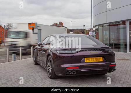 2022 Purple PORSCHE PANAMERA 4 PDK 2894cc Hybrid Electric 8 speed automatic; Supercars in vendita a Preston, Regno Unito Foto Stock