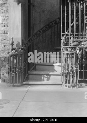 Victor David House (le Petit Salon) scalinata d'ingresso, 620 St Peter Street, New Orleans, tra la 1920 e la 1926. Foto Stock