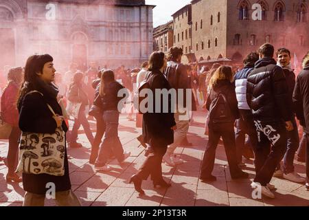 Bologna, ITALIA. Marzo 3, 2023. Gli attivisti del clima partecipano ad una manifestazione organizzata dal Venerdì per il futuro movimento come parte del Global Climate Strike, il 3 marzo 2022 a Bologna. Credit: Massimiliano Donati/Alamy Live News Foto Stock