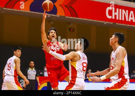 IranHH Sina Vahedi in occasione della FIBA basketball World Cup 2023 Asia qualificatore partita di Cina contro Iran, Tseun WAN Sports Centre. 26FEB23. SCMP/Dickson Lee Foto Stock