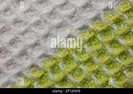 Macro tessuto verde e bianco primo piano vista diagonale. Foto Stock