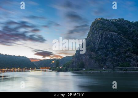 Sankt Goarshausen: fiume Reno (Reno), roccia Loreley (Lorelei), Castello di Burg Katz a Rheintal, Rheinland-Pfalz, Renania-Palatinato, Germania Foto Stock