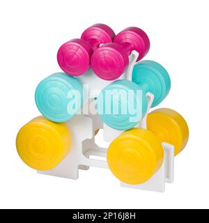 Pila di manubri in gomma atletica dai colori vivaci isolati su sfondo bianco Foto Stock