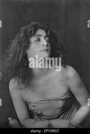 Revalles, Flore, Miss, Ritratto fotografico, 1918 settembre 26. Cantante, ballerina e attrice svizzera. Foto Stock