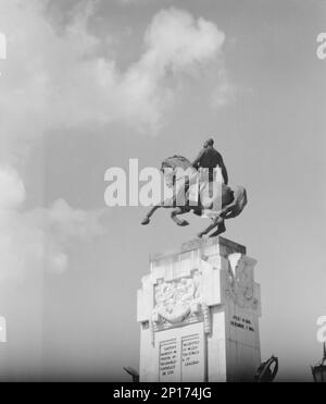 Viste di viaggio di Cuba e Guatemala, tra il 1899 e il 1926. Statua equestre in bronzo dell'eroe nazionale Antonio Maceo Grajales, scolpita da Domenico Boni e completata nel 1916, l'Avana, Cuba. Iscrizione: 'Capitan famoso - Patriota Intachable - Caudillo de los Valientes - su Valentia Igualo a su Lealtad - Julio 14 1845 - diciembre 7 1896'. Famoso capitano - impeccabile patriota - leader del coraggioso - il suo valore pari alla sua lealtà'. Foto Stock