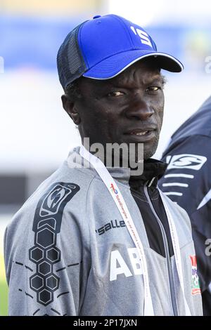 Egitto, Alessandria 03 marzo 2023 - allenatore capo Abdoure Bojang della Gambia durante la Quarter Final Match tra Gambia Under 20 e Sud Sudan Under 20 di TotalEnergies Under 20 Coppa delle Nazioni dell'Africa Egitto 2023 e qualificarsi gioca per FIFA Under 20 Coppa del mondo 2023 in Indonesia. Stadio Haras El-Hodod ad Alessandria, Egitto, 2023. Foto SPSI Credit: Sebo47/Alamy Live News Foto Stock