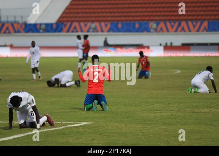 Egitto, Alessandria 03 marzo 2023 - Ba Lamin Sowa del Gambia festeggia dopo aver vinto la Quarter Final Match tra Gambia Under 20 e Sud Sudan Under 20 of TotalEnergies Under 20 Africa Cup of Nations Egypt 2023 e qualificarti per la FIFA Under 20 World Cup 2023 in Indonesia. Stadio Haras El-Hodod ad Alessandria, Egitto, 2023. Foto SPSI Credit: Sebo47/Alamy Live News Foto Stock