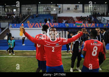 Egitto, Alessandria 03 marzo 2023 - Ba Lamin Sowa della Gambia festeggia dopo aver vinto la Quarter Final Match tra Gambia Under 20 e Sud Sudan Under 20 dei TotalEnergies Under 20 Africa Cup of Nations Egitto 2023 e aver ottenuto la qualifica di FIFA Under 20 World Cup 2023 in Indonesia. Stadio Haras El-Hodod ad Alessandria, Egitto, 2023. Foto SPSI Credit: Sebo47/Alamy Live News Foto Stock