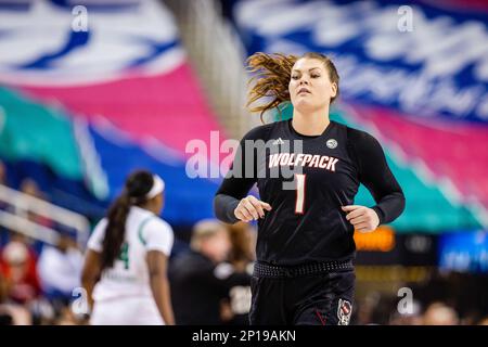 Greensboro, North Carolina, Stati Uniti. 3rd Mar, 2023. North Carolina state Wolfpack Center River Baldwin (1) durante le quarti di finale del torneo femminile ACC contro il Notre Dame Fighting Irishat Greensboro Coliseum di Greensboro, North Carolina. (Scott Kinser/Cal Sport Media). Credit: csm/Alamy Live News Foto Stock