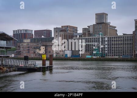 29 giugno 2021 Rotterdam; Paesi Bassi; architettura moderna nel porto di Rotterdam, situato sulla riva sud del fiume New Meuse Foto Stock