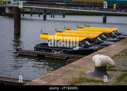 29 giugno 2021 Rotterdam; Paesi Bassi; famoso taxi d'acqua di Rotterdam, attrazione turistica e la scelta popolare dei mezzi di trasporto pubblico Foto Stock