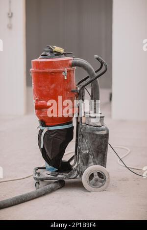 Aspirapolvere industriale utilizzato in loco collegabile al macinacaffè Foto Stock