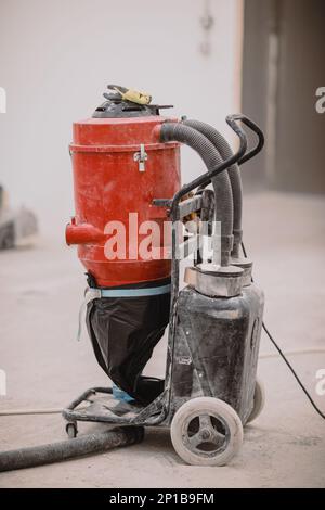 Aspirapolvere industriale utilizzato in loco collegabile al macinacaffè Foto Stock