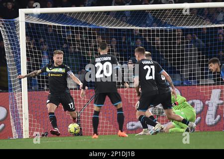 Napoli, Italia. 03rd Mar, 2023. Ciro immobile della SS Lazio Salva per portare battuto la Serie A match tra SSC Napoli vs SS Lazio allo stadio Diego Armando Maradona Credit: Independent Photo Agency/Alamy Live News Foto Stock