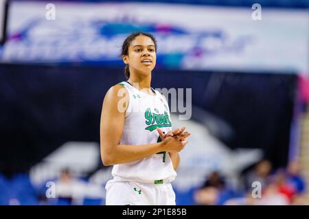 Greensboro, North Carolina, Stati Uniti. 3rd Mar, 2023. Notre Dame Fighting Irish Guard Cassandre Prosper (4) durante le quarti di finale del Torneo ACC delle Donne contro il North Carolina state Wolfpack al Greensboro Coliseum di Greensboro, North Carolina. (Scott Kinser/Cal Sport Media). Credit: csm/Alamy Live News Foto Stock