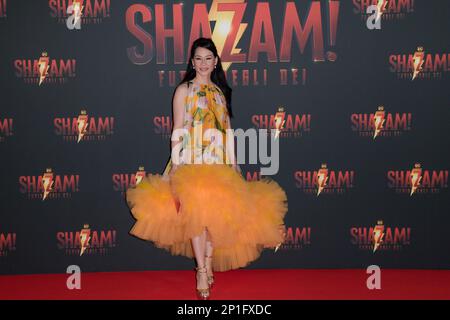 Roma, Italia. 03rd Mar, 2023. Lucy Liu partecipa al tappeto rosso della prima del film 'Shazam Furia degli dei' allo Space Cinema moderno. Credit: SOPA Images Limited/Alamy Live News Foto Stock