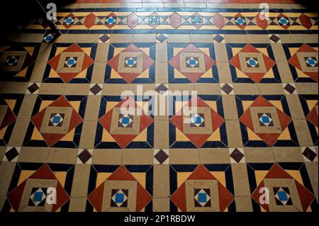 06 10 2009 Minton piastrelle vittoriane a Menezes Braganza Pereira Old House Villa coloniale Museo di epoca portoghese con decorazione Chandor South Go Foto Stock