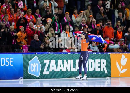 Heerenveen, Paesi Bassi. 3rd Mar, 2023. Femke Kok dei Paesi Bassi festeggia dopo la 500m femminile al Campionato Mondiale di velocità ISU di Heerenveen, Paesi Bassi, 3 marzo 2023. Credit: Zheng Huansong/Xinhua/Alamy Live News Foto Stock