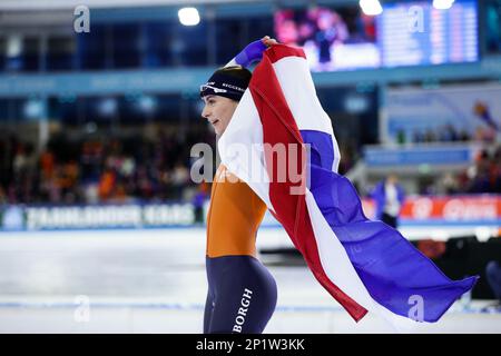 Heerenveen, Paesi Bassi. 3rd Mar, 2023. Femke Kok dei Paesi Bassi festeggia dopo la 500m femminile al Campionato Mondiale di velocità ISU di Heerenveen, Paesi Bassi, 3 marzo 2023. Credit: Zheng Huansong/Xinhua/Alamy Live News Foto Stock