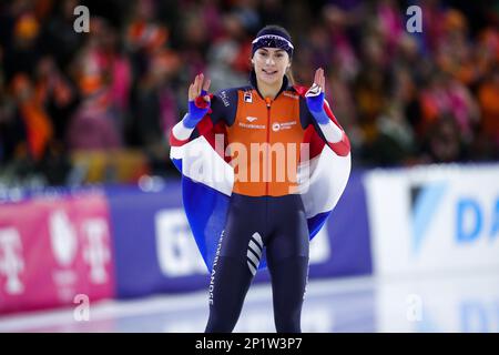 Heerenveen, Paesi Bassi. 3rd Mar, 2023. Femke Kok dei Paesi Bassi festeggia dopo la 500m femminile al Campionato Mondiale di velocità ISU di Heerenveen, Paesi Bassi, 3 marzo 2023. Credit: Zheng Huansong/Xinhua/Alamy Live News Foto Stock