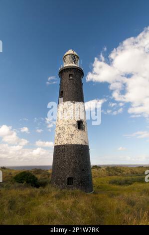 Vista del faro 'nuovo' (costruito nel 1895 e smantellato nel 1985), tra l'estuario di Humber e il Mare del Nord, il faro di Scurn Point, Scurn Point, Est Foto Stock