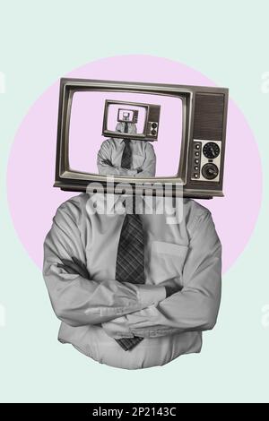 Collage d'arte, collage d'arte moderna di un uomo con una TV al posto della sua testa, TV in un televisore. Luogo di concetto per la pubblicità o la propaganda, notizie. Foto Stock