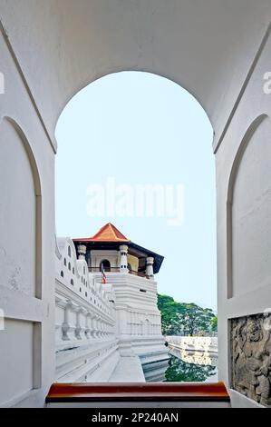 La parte centrale del Tempio del dente (Sri Dalada Maligawa) a Kandy, Sri Lanka Foto Stock