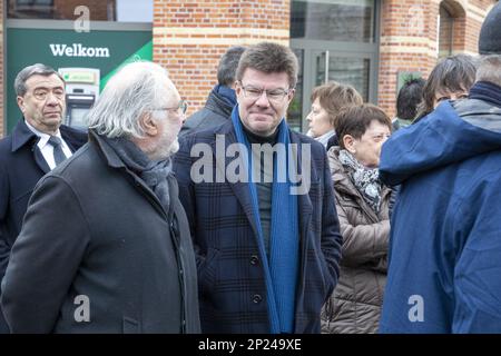 Machelen, Belgio. 04th Mar, 2023. Il ministro della regione di Bruxelles Sven Gatz ha illustrato la cerimonia funeraria dell'ex presidente Volksunie e dell'ex segretario di Stato Vic Anciaux (91), a Machelen, sabato 04 marzo 2023. VIC Anciaux è morto venerdì scorso. FOTO DI BELGA NICOLAS MAETERLINCK Credit: Belga News Agency/Alamy Live News Foto Stock