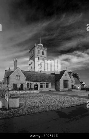 Gelo invernale sopra la Bedford Hall e il museo Thorney Heritage, villaggio di Thorney, Cambridgeshire, Inghilterra; Regno Unito Foto Stock