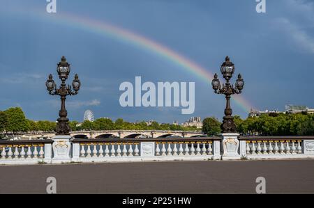 Bridge Pont Alexandre III Over River Seine With Colorful Rainbow in Paris, France Foto Stock